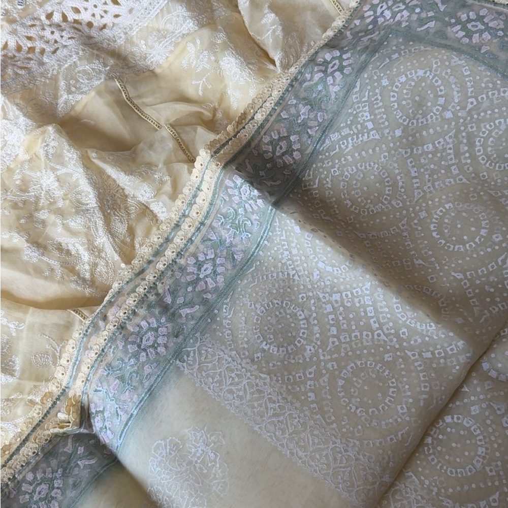 Maria B designer Pakistani Dress Set in butter yellow luxury pret - Picture 9 of 11